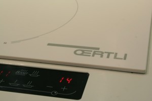 3. Sérigraphie dite pour l’industrie. Impression d’un logotype sur machine à laver par l’entreprise Asti. Image provenant d’Asti, Lyon